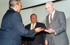 Rector de la Universidad Centroamericana, Dr. Arnoldo Alemán, Presidente de Nicaragua y Dr. Warren Douglas Stevens, Curador del Jardín Botánico de Missouri