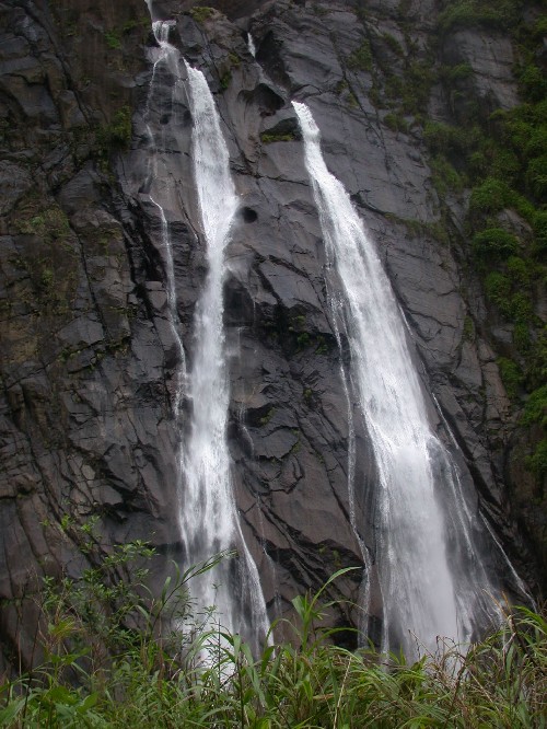 Cascada en el ANMI Apolobamba