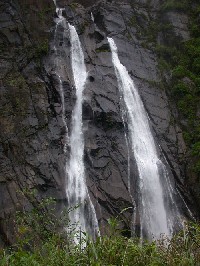 Cascada en el ANMI Apolobamba