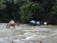 Atravesando el rio Machariapo