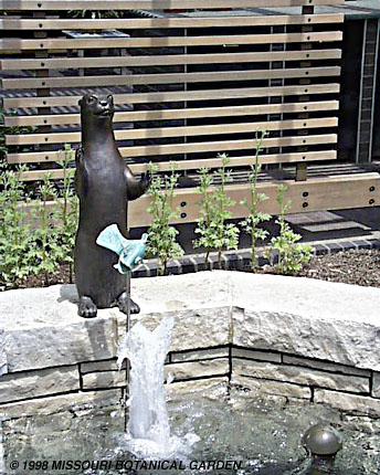 Image of One Fishing Otter with Fish fountain